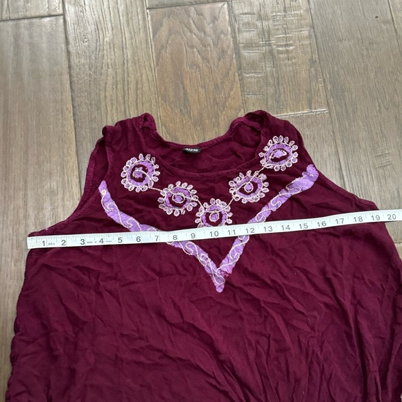 Stylo Sleeveless Top - Picture 9 of 10